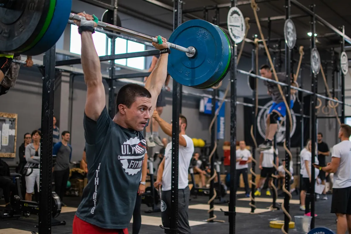 Činky a funkční prostor Ultimate Fitness